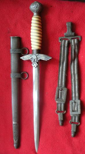 Luftwaffe 2nd pattern Dagger, with hangers