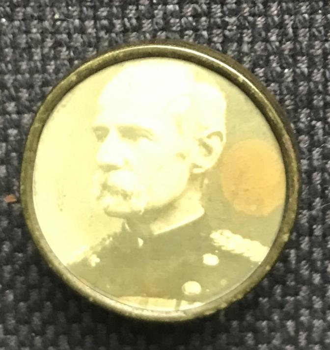 Lapel badge containing Imperial German Generals photo