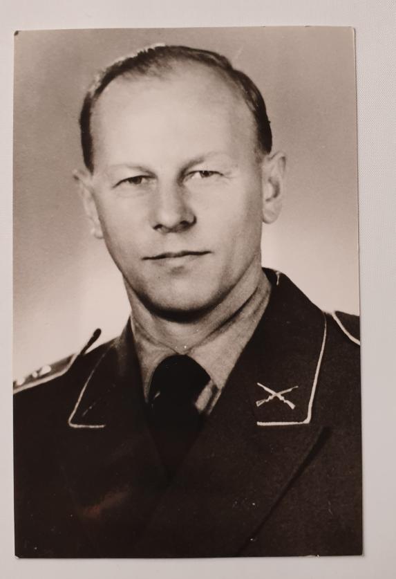 Postwar Knights Cross winner signed photo of Fallschirmjager Rudolph Donth