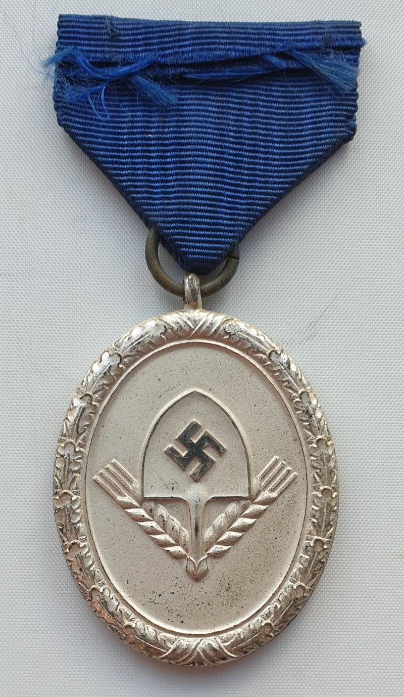 Silver 18 year RAD Service medal.