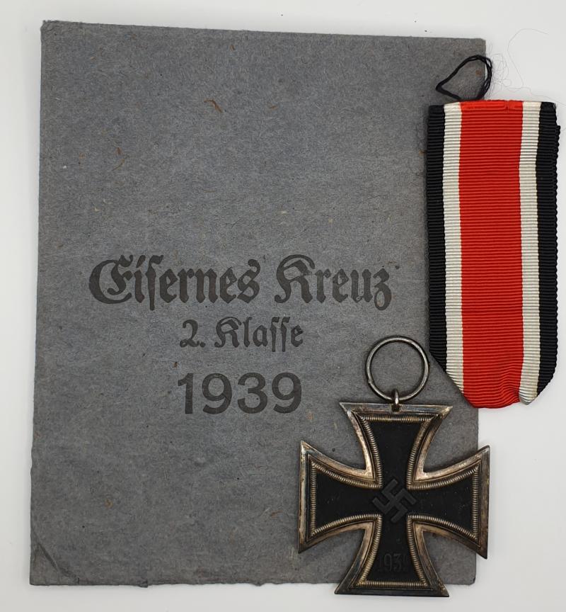 1939 Iron Cross Second Class with matching packet of issue by Arbeitsgemeineschaft Hanau.