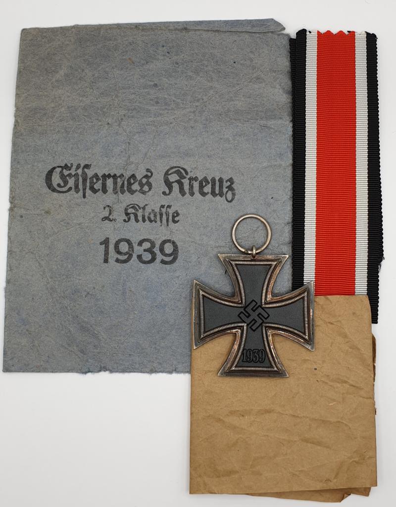 1939 Iron Cross Second Class with packet, tissue and ribbon - full set by Walter & Henlein.