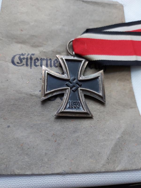 1939 Iron Cross Second Class with matching packet of issue by Jakob Bengel.
