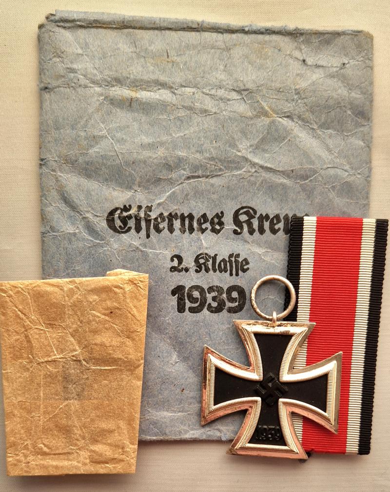 1939 Iron Cross Second Class mm13 with matching packet, tissue and ribbon by Gustav Brehmer.