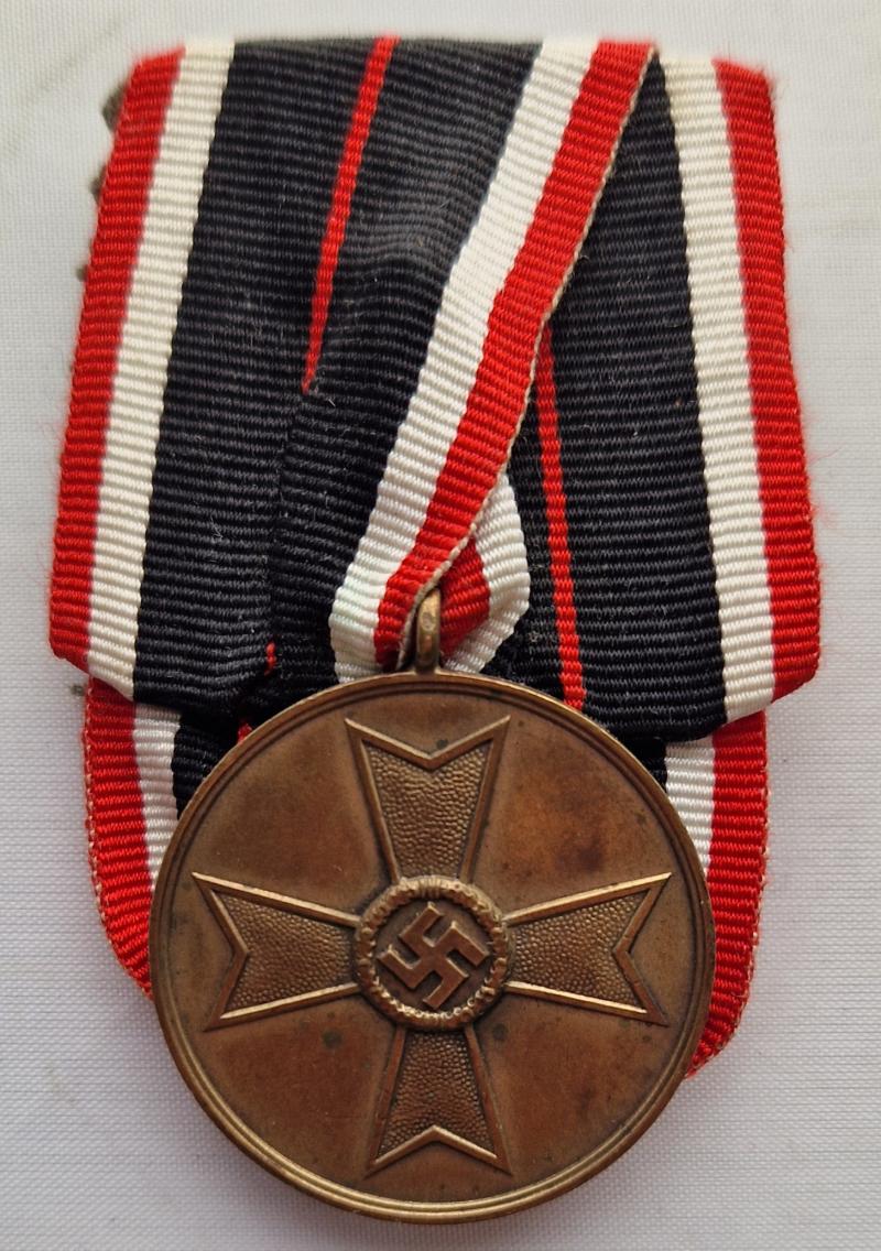 Court mounted 1939 War Merit Medal with unusual attachment prongs.