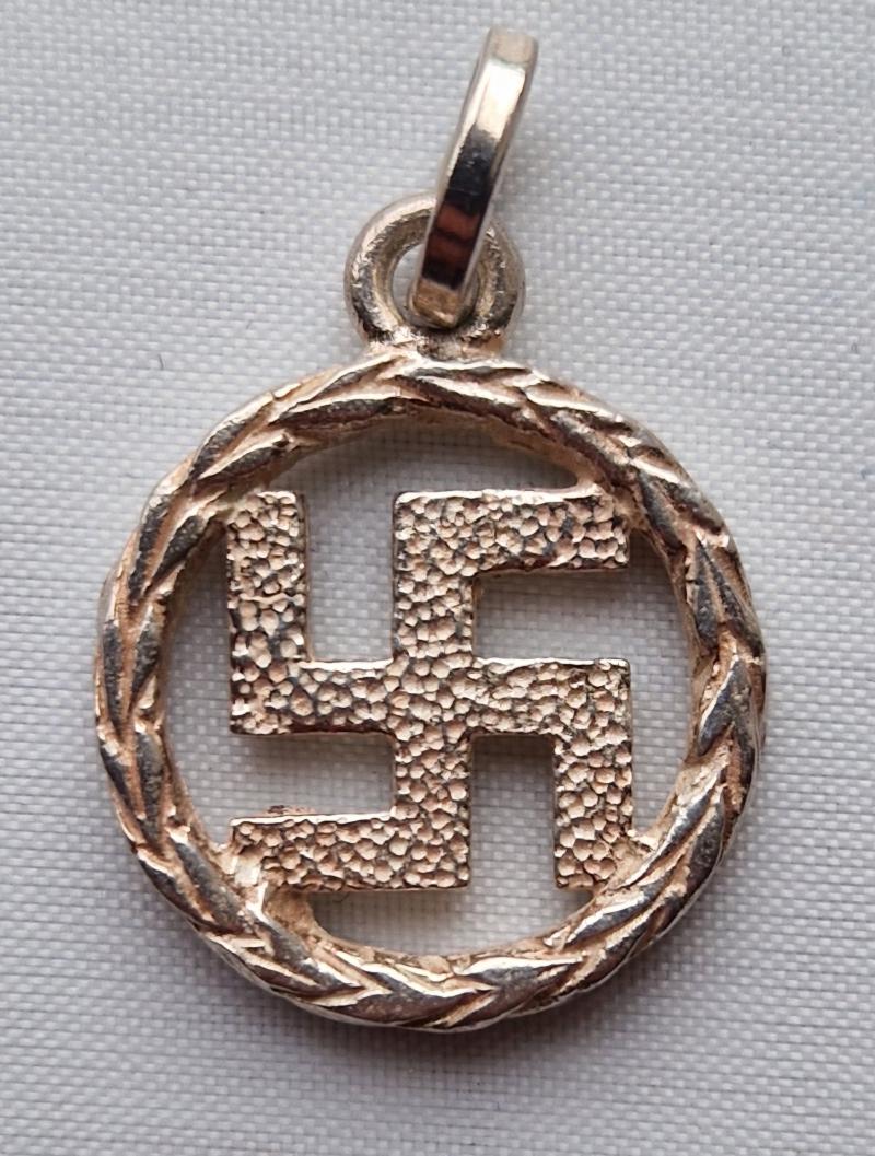 Early silver Nazi sympathiser swastika pendant mm 800.