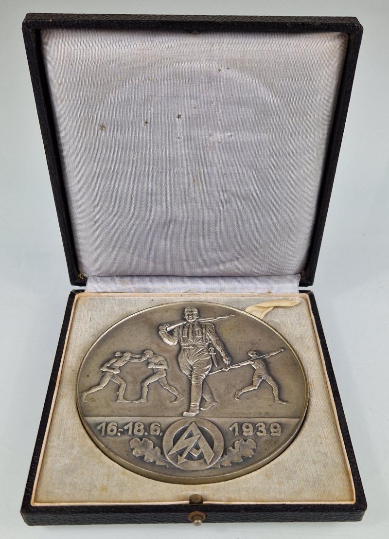 SA non portable Sports Award plaque in case of issue by Steinhauer und Lück.